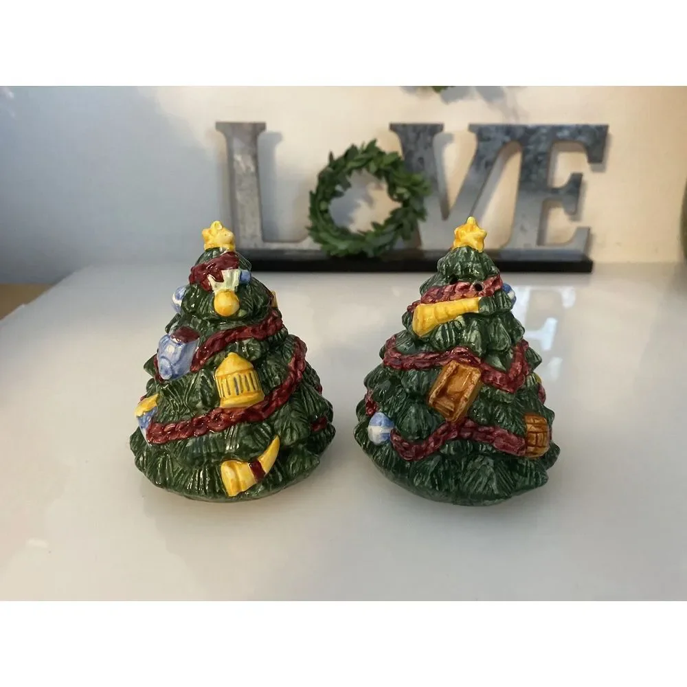 Hand Painted Christmas Trees FPD Macys Salt‎ & Pepper 1993 Hand Painted Vintage